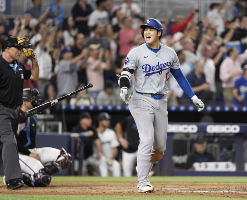 道奇球星大谷翔平9月19日在對馬林魚的比賽中，締造50-50空前紀錄。（共同社）