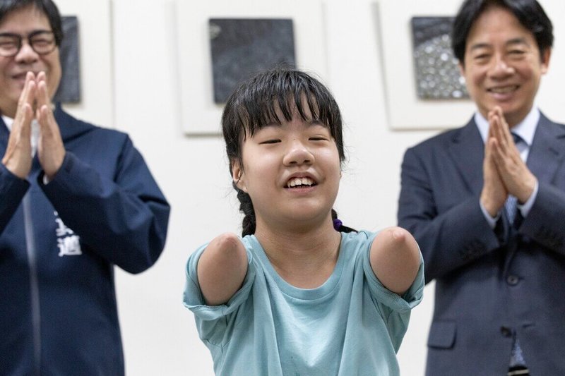 總統賴清德日前探訪教育獎得主徐又立,他希望徐又立未來繼續結交更多朋友,積極探索世界。(總統府提供)中央社記者葉素萍傳真 113年9月22日