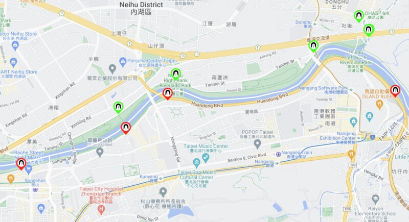 台北市政府宣布，基隆河基1至基4水門（紅色圖標處）因堤外仍有淤泥及漫淹情形維持封閉。（圖取自台北市民眾水情資訊網頁taipeiheo.aws-gov.org）