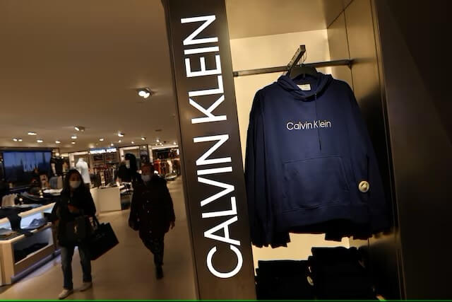 美國PVH集團旗下Calvin Klein的服飾在紐約曼哈頓一家商店出售。（路透社）