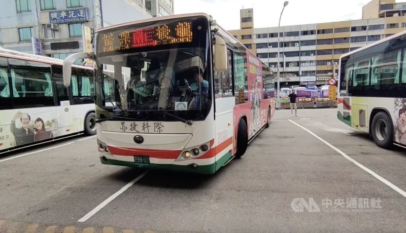 新竹客運因不堪長期虧損,16日起已全面退出在苗栗縣的12條客運班車路線,目前改由亦捷科際公司接續行駛。中央社記者管瑞平攝 113年9月25日