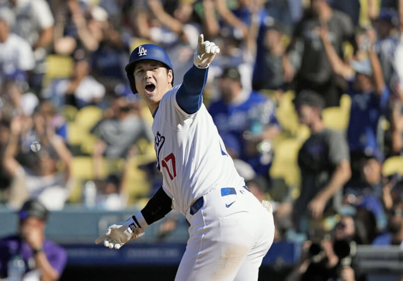 圖為MLB道奇日籍球星大谷翔平22日轟出本季第53支全壘打。（共同社）