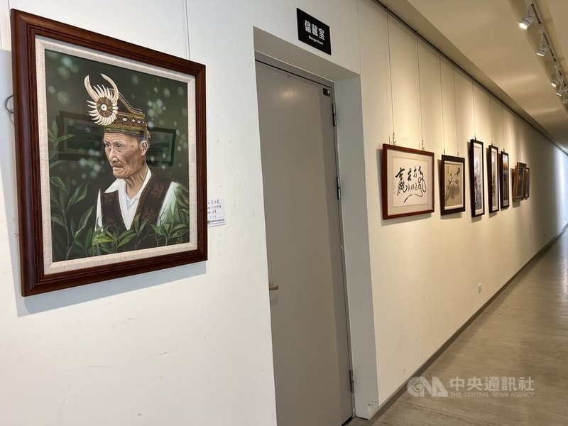 台東縣大自然油畫協會2024年唯一聯展,即日起至10月6日在台東藝文中心展出。中央社記者盧太城台東攝 113年9月26日
