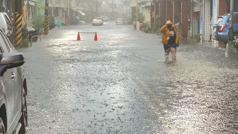 高雄楠梓區中泰街一帶地勢低窪，遇大雨常發生道路積淹水，市府水利局將原有老舊側溝改建，工程預定10月進場施工，2025年3月完工。（高雄市水利局提供）中央社記者蔡孟妤傳真  113年9月26日