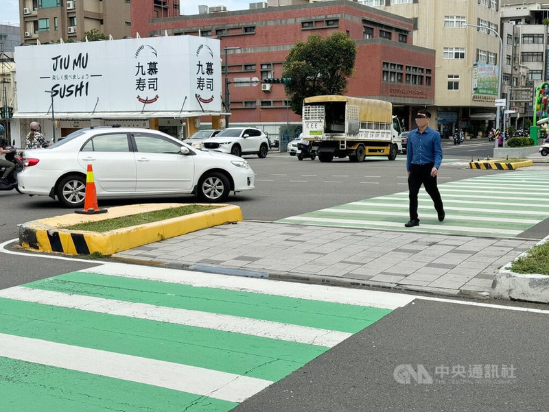 民進黨新竹市議員曾資程27日指出，交通部允諾補助竹市危險路口改善，前提是要在今年底前完成，但1至8月竹市府的改善進度卻掛零。中央社記者魯鋼駿攝  113年9月27日