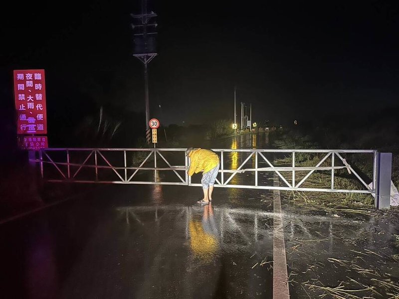 颱風山陀兒來襲，氣象預報花東地區將有強降雨，花蓮縣玉里鎮公所宣布，高寮便道自29日晚間7時起預防性封閉。（花蓮縣玉里鎮公所提供）中央社記者李先鳳傳真  113年9月29日