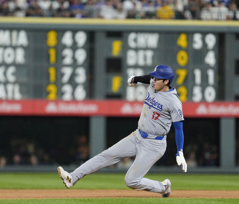 美國職棒大聯盟MLB洛杉磯道奇日籍球星大谷翔平，28日在對科羅拉多落磯之戰跑出1次盜壘，累積54轟58盜。（共同社）