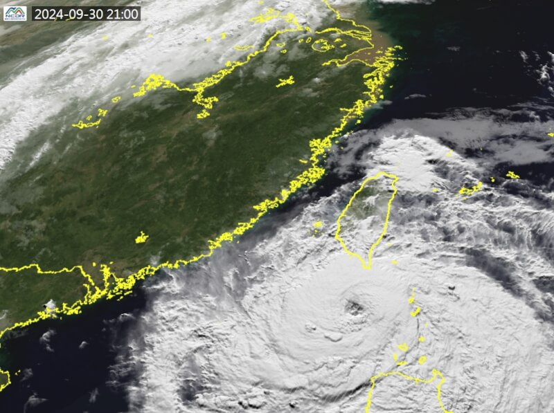 圖為30日晚間衛星雲圖。（圖取自NCDR天氣與氣候監測網watch.ncdr.nat.gov.tw）