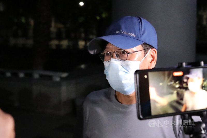 國民黨高雄市議員黃紹庭涉浮報助理費,30日凌晨被依貪污治罪條例移送高雄地檢署複訊,訊後遭檢方聲押。中央社記者張已亷攝 113年9月30日