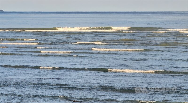 受到颱風山陀兒外圍環流影響，澎湖海域風浪增強，還有長浪發生，澎湖縣政府呼籲民眾做好防颱準備，勿前往海邊觀浪戲水。中央社 113年9月30日