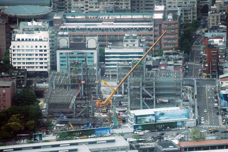 圖為「京華廣場」建案工地現況。（中央社檔案照片）