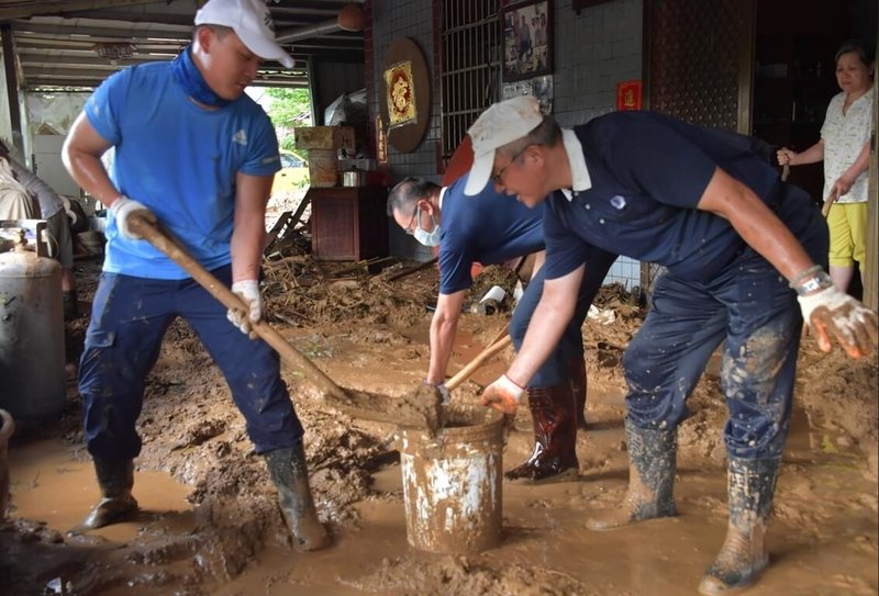 颱風山陀兒帶來強降雨災情。慈濟基金會表示，北區志工5、6日前往北海岸金山、瑞芳、三芝等區域，協助災民清掃家園，盼能幫助當地鄉親儘快恢復日常生活。圖為新北市三芝區受災戶。（慈濟提供）中央社記者張雄風傳真  113年10月6日