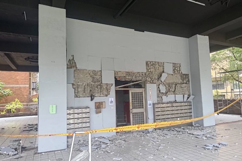 桃園市建築管理處編列災害特別補助新台幣6150萬元,協助0403地震造成市內列紅黃單共計70案受損建物修繕,補助受理將於31日截止。(桃園市政府建築管理處提供)中央社記者吳睿騏桃園傳真 113年10月6日
