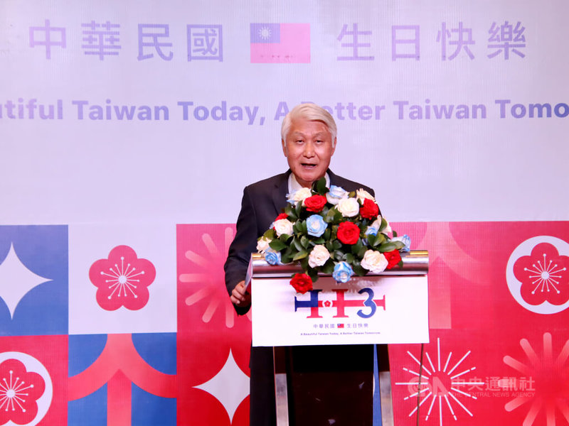 駐越南代表石瑞琦(圖)在10月7日國慶酒會上表示,台灣和越南是彼此重要的夥伴,在良好穩固的雙邊關係基礎上,盼未來的合作領域會更寬廣,合作程度更強、更深。中央社記者陳家倫河內攝 113年10月7日