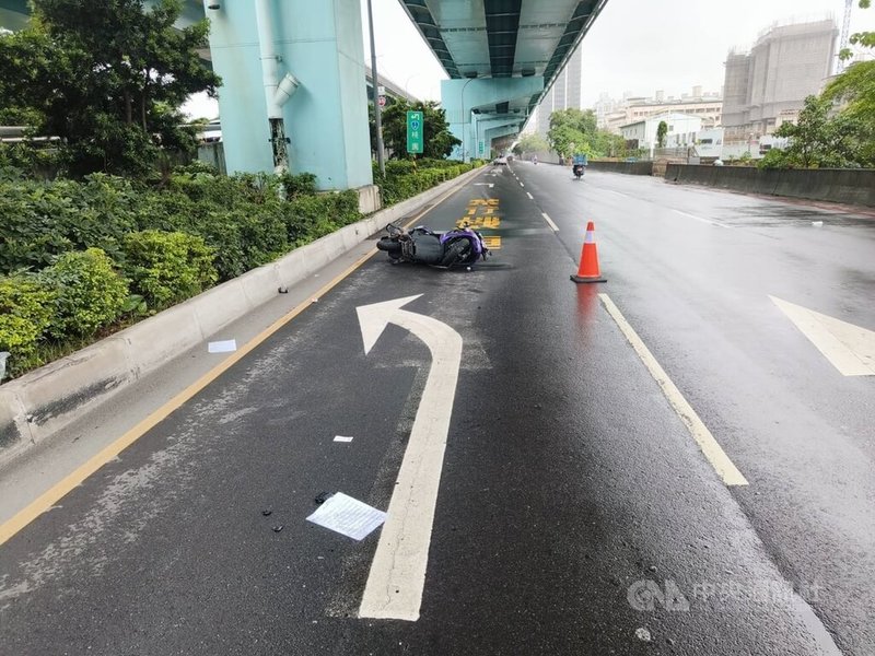 馬來西亞籍24歲張姓女子來台就讀輔仁大學音樂系碩士班,8日上午騎機車行經新北市新莊區中環路時與汽車發生車禍,張女頭部重創,四肢擦挫傷,當場沒有呼吸心跳,送醫急救仍傷重不治。(翻攝照片)中央社記者王鴻國傳真 113年10月8日