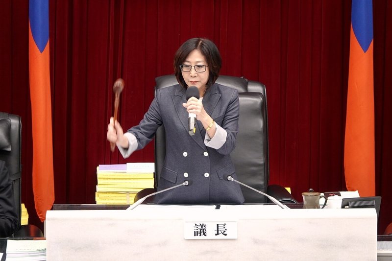 受颱風山陀兒影響，高雄市議會2度變更議程並延至8日開幕，議長康裕成說，偉大高雄人的韌性成就偉大城市；期盼議員和市府團隊共同努力，審查114年度總預算案，建設偉大高雄。（高雄市議會提供）中央社記者蔡孟妤傳真  113年10月8日