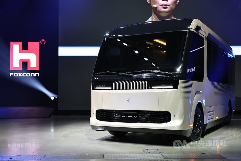 鴻海科技日8日在台北南港展覽館1館登場,推出新款電動車Model U。中央社記者翁睿坤攝 113年10月8日