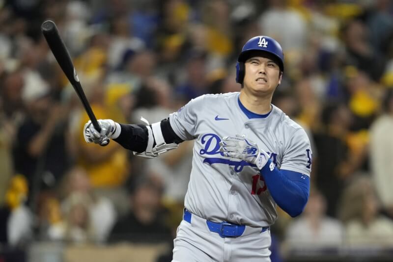 美國職棒大聯盟MLB季後賽,道奇日籍球星大谷翔平8日吞下2次三振。(美聯社)