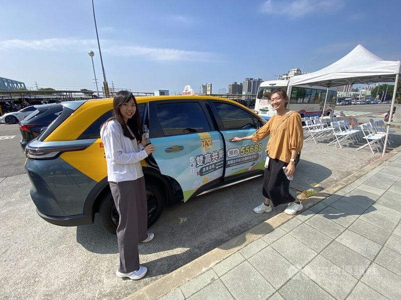 台中市政府推出共乘計程車，首條路線連結高鐵台中站與高美濕地，遊客不用受限公共運輸班次也能暢遊高美濕地。中央社記者趙麗妍攝  113年10月9日