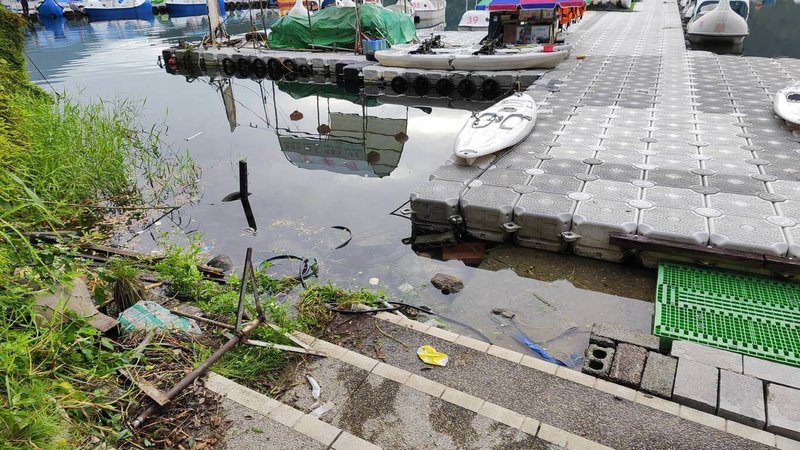 花蓮縣壽豐鄉鯉魚潭風景區西碼頭9日上午發現1名溺水男子，救起時已明顯死亡。警方調查死者為當地60歲杜姓男子，死因待釐清。（花蓮縣消防局提供）中央社記者張祈傳真  113年10月9日