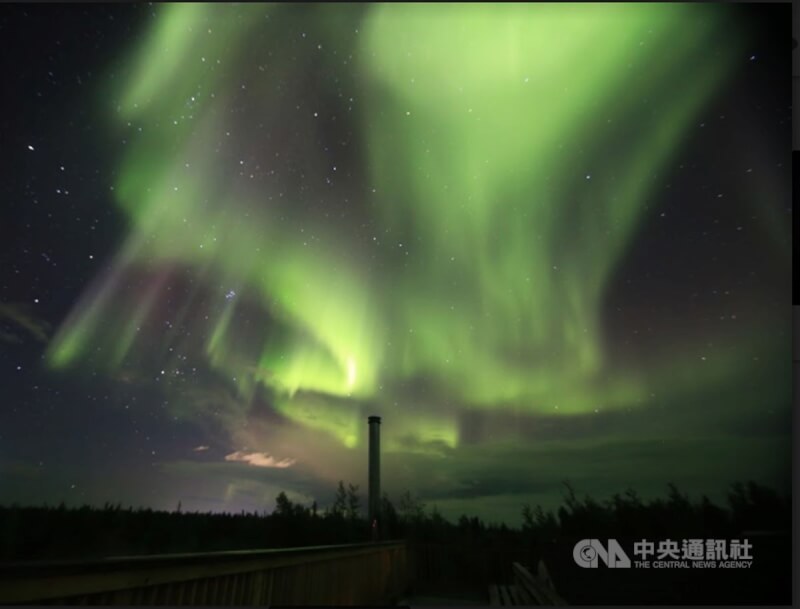 圖為加拿大黃刀鎮的極光美景。（中央社檔案照片）