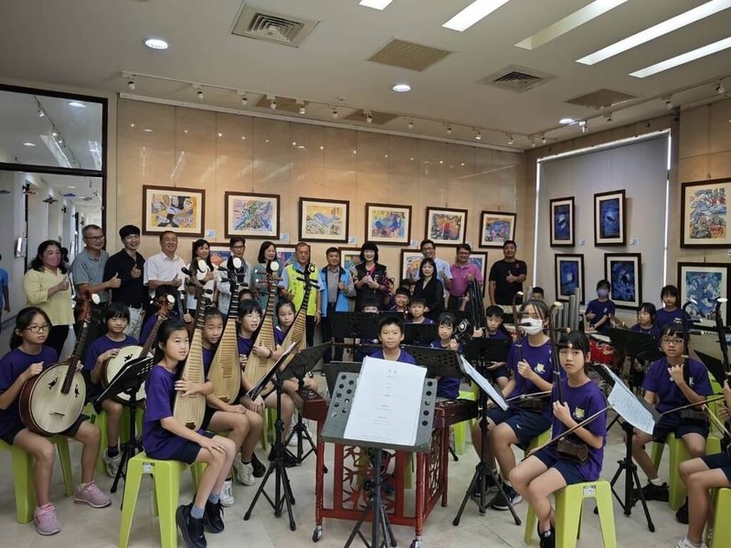 「親親海洋 創藝百匯」澎湖縣湖西鄉國中小海洋藝文創作聯展即日起展出,學生以不同形式創作海洋主題作品,表達對海洋的關懷與熱愛。(湖西鄉公所提供)中央社 113年10月11日