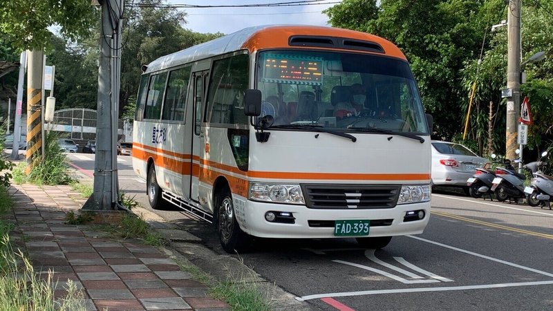 新竹市政府表示，考量學生乘車需求，11日起科技之星83路公車路線所有班次將延駛至成德高中站，調整成「成德高中–清華大學路線」擴大服務範圍。（新竹市政府提供）中央社記者郭宣彣傳真  113年10月11日