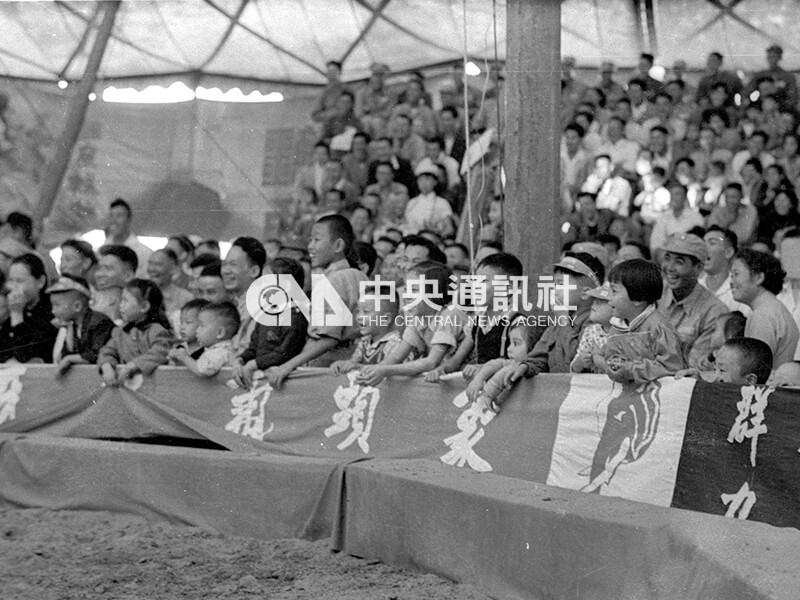 中央社記者李壽康攝 45年10月15日