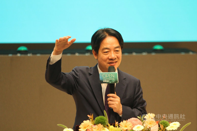 中央研究院南部院區15日舉行開幕儀式,總統賴清德(圖)致詞表示,南部院區將能發揮造福台南,平衡南北、均衡台灣的成效;期許中研院南部院區能打造成世界級研究重鎮,吸引更多國內外科研人才到南台灣,共同提升台灣整體研發量能。中央社記者楊思瑞攝 113年10月15日