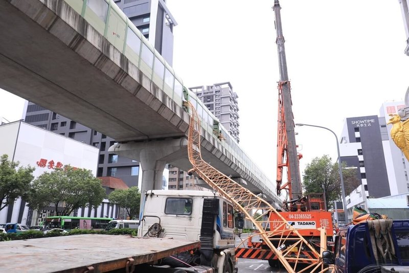 台中捷運民國112年發生列車撞上工地掉落軌道的吊臂，台中市議會調查小組17日審查總結報告，還有1名外籍旅客未和解，民進黨議員認為市府應負行政責任。（台中市府提供）中央社記者趙麗妍傳真  113年10月17日