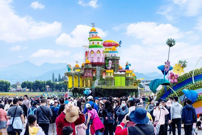 台中市觀旅局以台中國際花毯節的美麗花卉造景，參加綠色旅遊目的地基金會舉辦的「2024全球百大目的地故事獎」入選為最佳案例。（台中市觀旅局提供）中央社記者趙麗妍傳真  113年10月18日