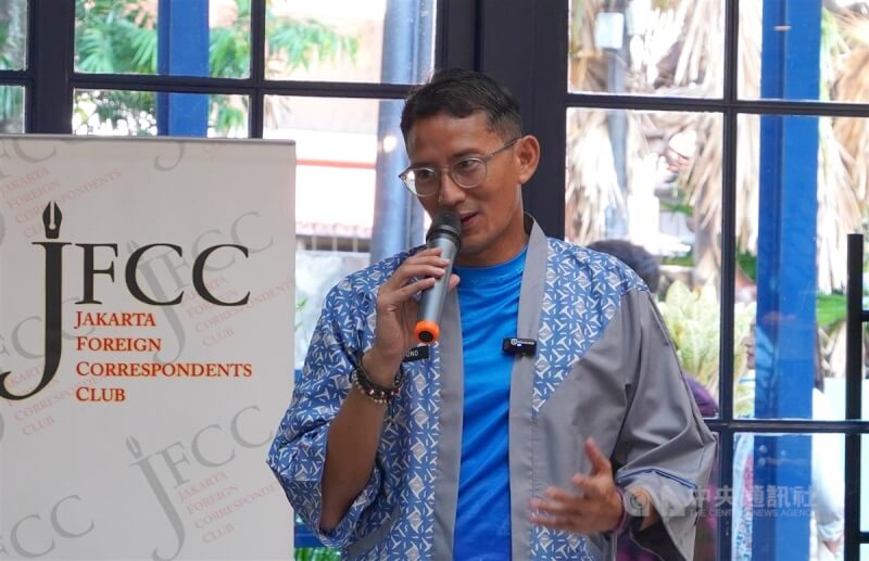 印尼觀光及創意經濟部長桑迪阿加(Sandiaga Uno)表示,他期待免簽政策有更多進展,不只擴及中國和台灣,還包括澳洲、印度、歐洲國家和美國。中央社記者李宗憲雅加達攝 113年10月18日
