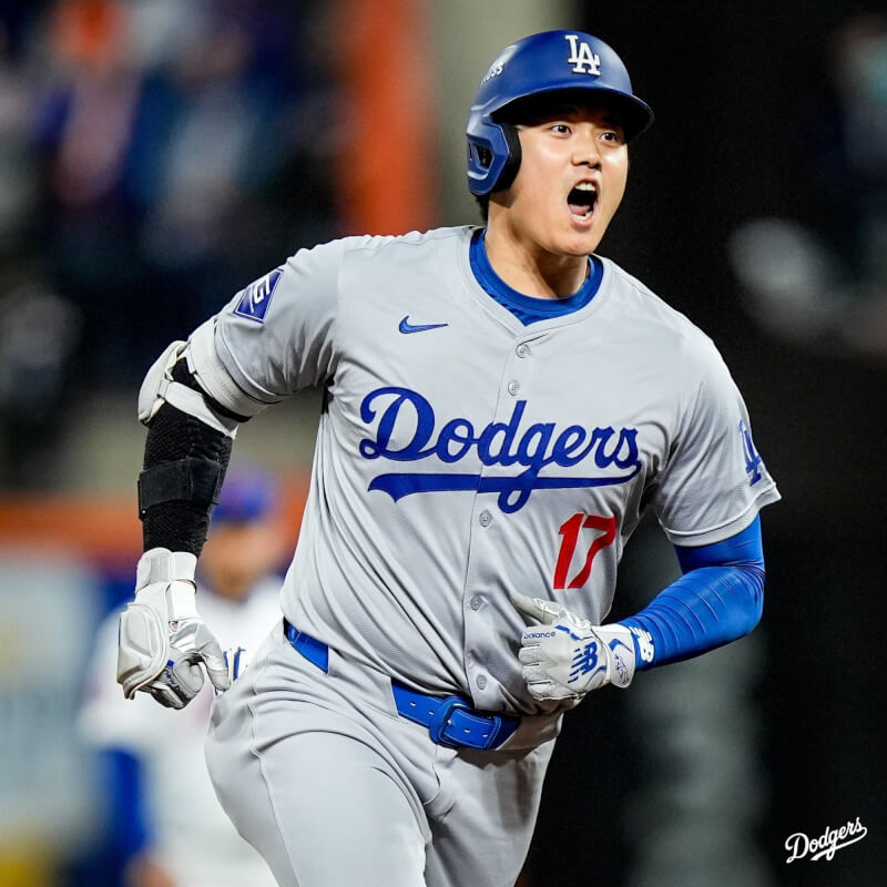 MLB道奇日籍球星大谷翔平在17日比賽中首局首打席敲出全壘打。（圖取自x.com/dodgers）