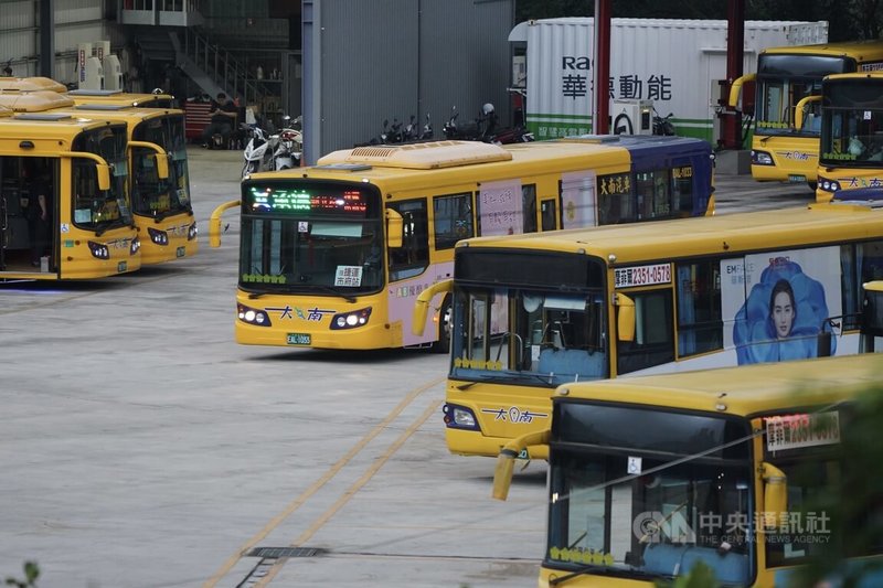 受物價上漲等因素，雙北公車營運成本增加，雙北公車公會近期已提調漲運價方案，希望雙北市府能儘速核定。圖為大南汽車北投站一景。中央社記者徐肇昌攝  113年10月22日