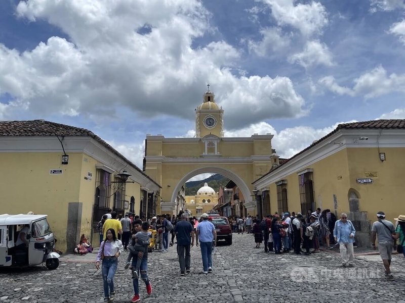 瓜地馬拉古城「安地瓜」（Antigua），名列國家地理雜誌評選2025年最佳旅遊勝地之一；1979年也被聯合國教科文組織（UNESCO）列為世界文化遺產，每年吸引超過百萬遊客造訪。中央社記者李登文安地瓜攝 113年10月23日