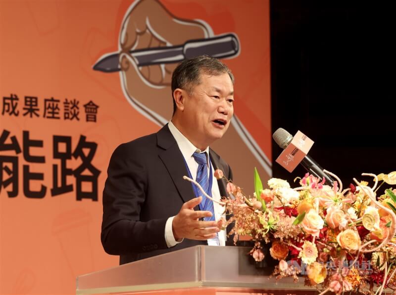 2024國際技能競賽成果座談會「匠心卓著.暢談技能路」24日登場,勞動部次長許傳盛(圖)出席表示,未來將持續辦理比賽並培訓選手,深化技能培育與產業訓練,盼鼓勵更多年輕人投身專業技術的學習與發展。中央社記者張皓安攝 113年10月24日