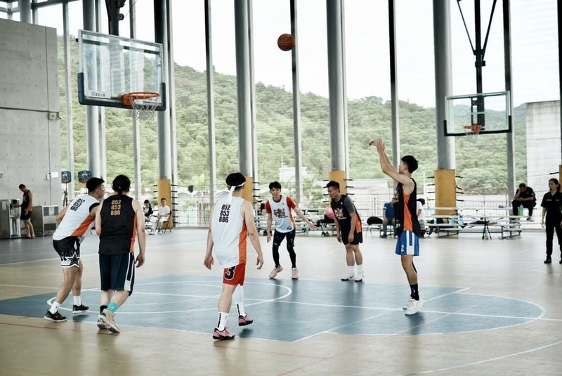 第1屆台港澳籃球邀請賽26日在實踐大學體育館舉行,計有12支球隊參與。(台港經濟文化合作策進會提供)中央社記者李雅雯傳真 113年10月26日
