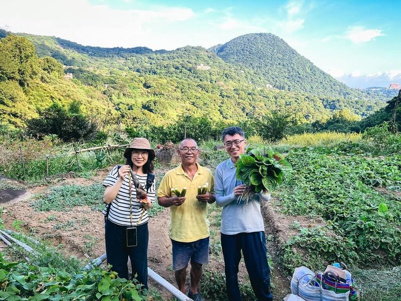 台灣師範大學團隊協助位於陽明山的泉源社區小農拍攝360度虛擬實境（VR）影片，以第一人稱視角，帶領閱聽者身歷其境感受陽明山的硫磺地質形成的地貌、百年水圳與農田地景共譜的優美風景。（台師大提供）中央社記者許秩維傳真  113年10月30日