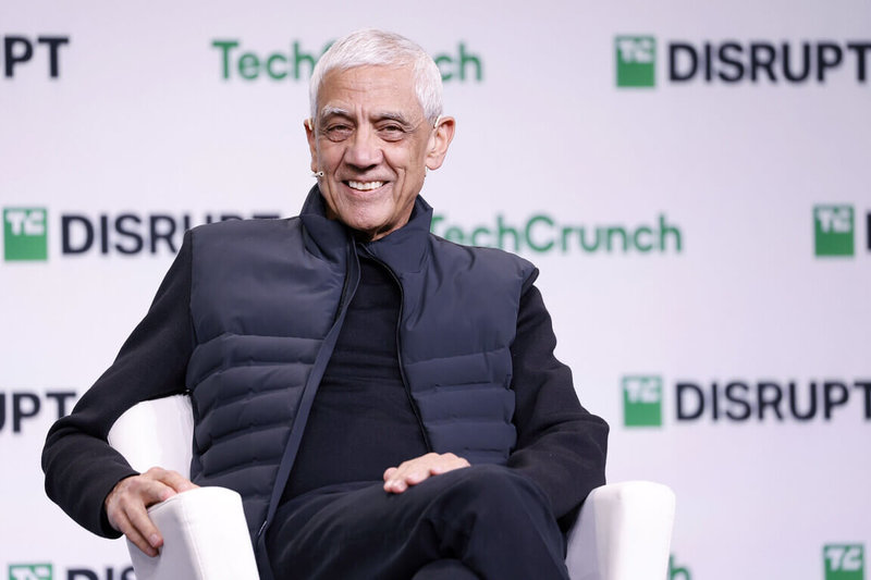 舊金山新創盛會TechCrunch Disrupt登場，矽谷傳奇投資人柯斯拉（Vinod Khosla）談論AI發展，表示AI未來最大的風險是落入競爭對手的手中。（TechCrunch Disrupt提供）中央社記者張欣瑜舊金山傳真 113年10月30日