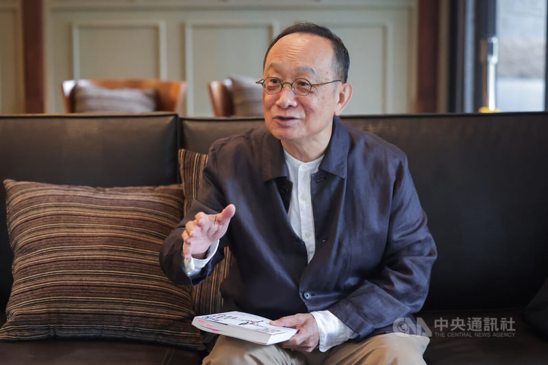 曾於法國求學及執業的建築師林貴榮接受中央社專訪,他認為一個城市的生命力與顏值,不來自其經濟規模或新與舊,而是來自其整體和諧的力量,文化實力則源於人與空間的結合。中央社記者裴禛攝 113年10月30日