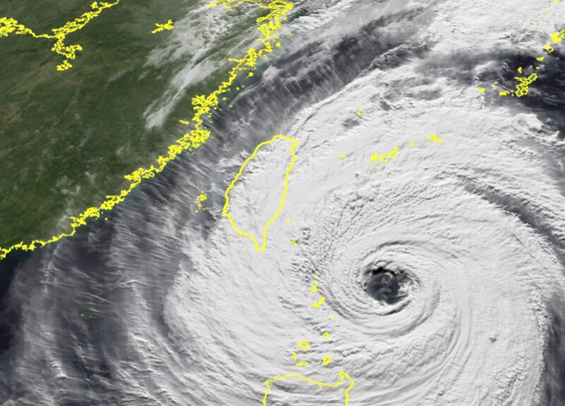 30日晚間9時許衛星雲圖。（圖取自天氣與氣候監測網頁watch.ncdr.nat.gov.tw）