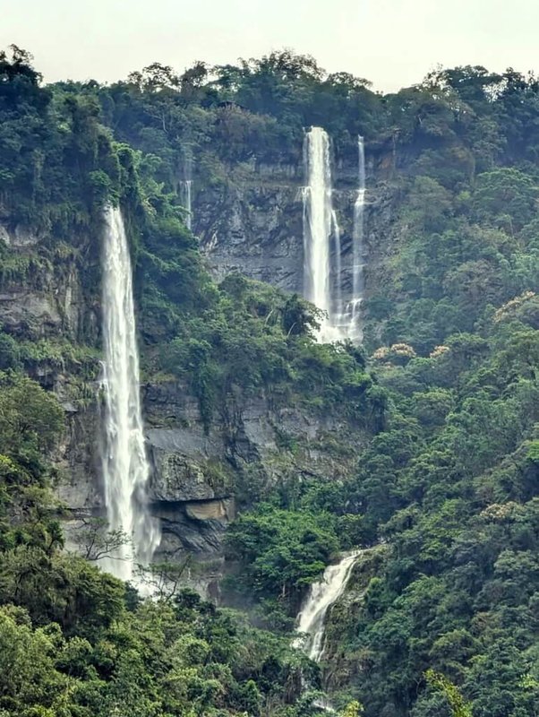 颱風後嘉義達娜伊谷現瀑布大景  遊客上山留意安全