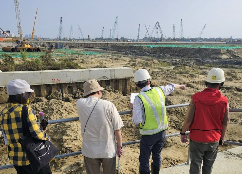 台積電先進封裝廠（CoWoS）進駐嘉義科學園區動工過程挖到遺址，部分區域暫時停工。嘉義縣文化觀光局5日表示，經現勘確認遺址已發掘完成，台積電可恢復全面施工。（嘉義縣文觀局提供）中央社記者蔡智明傳真  113年11月5日