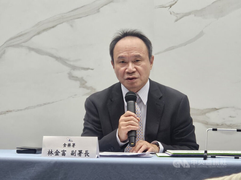 食藥署追蘇丹紅咖哩粉問題原料,副署長林金富(圖)6日在記者會說明,確定印度薑黃粉有問題,加強邊境輸入及管制印度薑黃採監視查驗1年,逐批檢驗蘇丹紅。中央社記者陳婕翎攝 113年11月6日