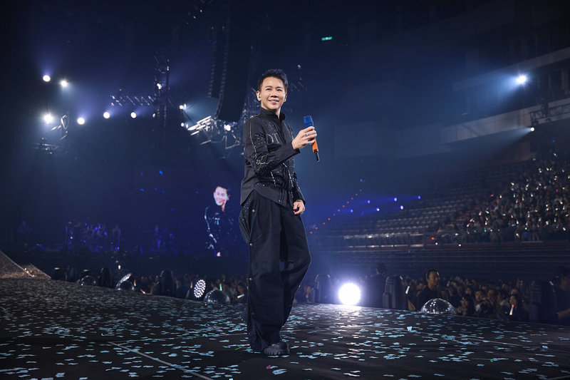 金曲歌王陶喆(圖)10日晚間在台北小巨蛋舉辦第2場演唱會,他特別選唱閩南語歌「望春風」送給台北粉絲,感性的說,「如果沒有你們,陶喆今天不會站在台北小巨蛋」。(偉大文化提供)中央社記者洪素津傳真 113年11月10日