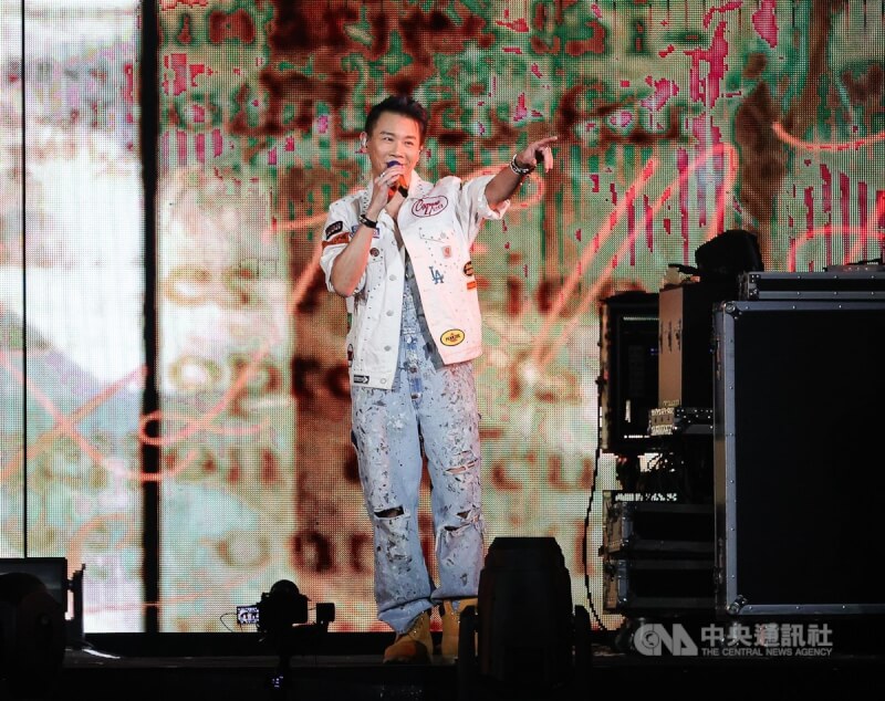 歌手陶喆(圖)相隔10年重返台北小巨蛋開唱,9日晚間帶來Soul Power II 世界巡迴演唱會台北場,為歌迷送上多首經典歌曲。中央社記者謝佳璋攝 113年11月9日