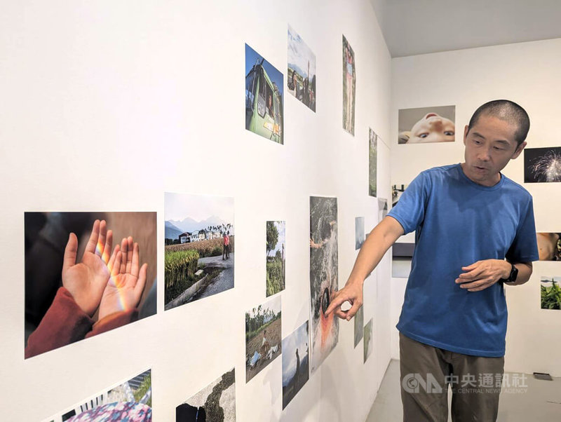 「2024 PALAFANG花蓮跳浪藝術節－星球爆裂觀測站」即日起在主展區、衛星展區展出，攝影家鍾順龍（圖）以「落定介所在」攝影展參與衛星展區，呈現他返回故鄉花蓮生活10年累積影像作品。中央社記者王寶兒攝  113年11月12日