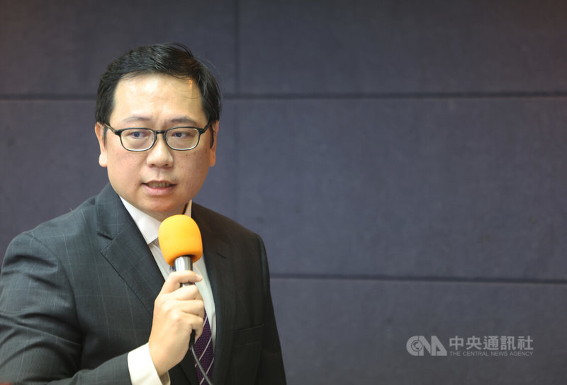「拒絕憲訴法修惡、1116律師界守護憲法遊行」記者會12日在台大校友會館舉行,律師洪偉勝(圖)出席發表看法。中央社記者趙世勳攝 113年11月12日