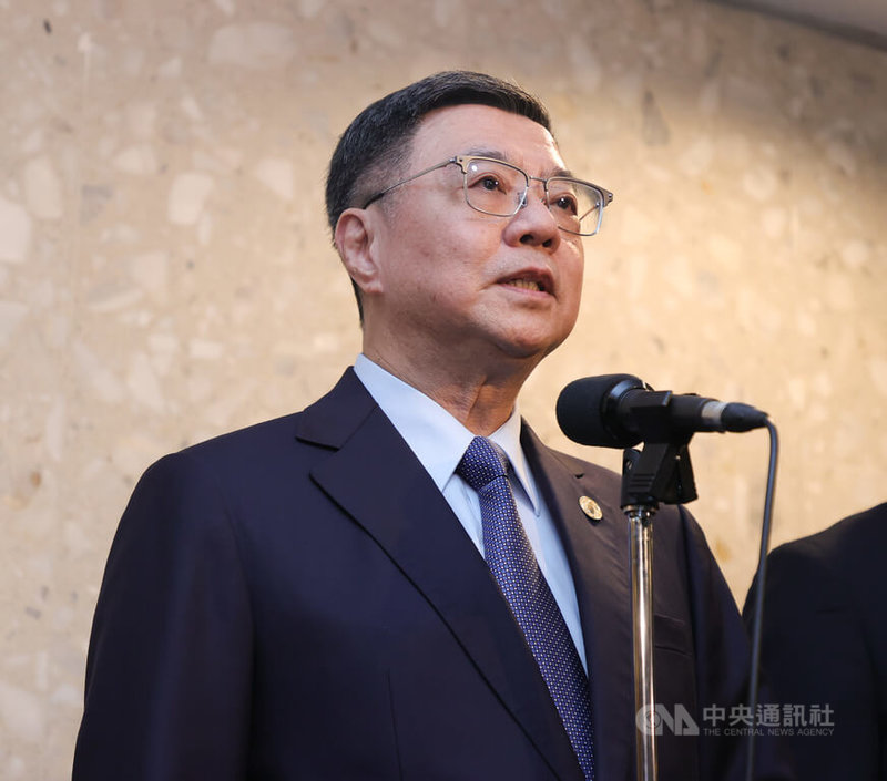 軍警傳涉依托咪酯毒品案,行政院長卓榮泰(圖)13日表示,軍警人員身負國家治安、國安,一定要更潔身自愛,政府也將以最快速度回應社會問題,毒品審議委員會14日有望將依托咪酯調升為二級毒品。中央社記者謝佳璋攝 113年11月13日