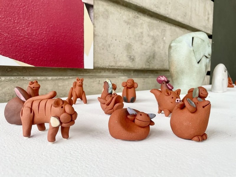 新北市立鶯歌陶瓷博物館即日起推出「李亮一紀念展」,作品「小動物系列」透過簡單的技法與基本幾何的變換,捏塑出數種小動物,是台灣陶藝教學重要教材之一。(陶博館提供)中央社記者高華謙傳真 113年11月14日